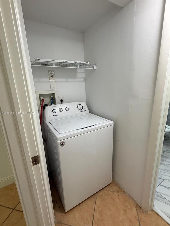 Foto del edificio - 18328 NW 68th Ave