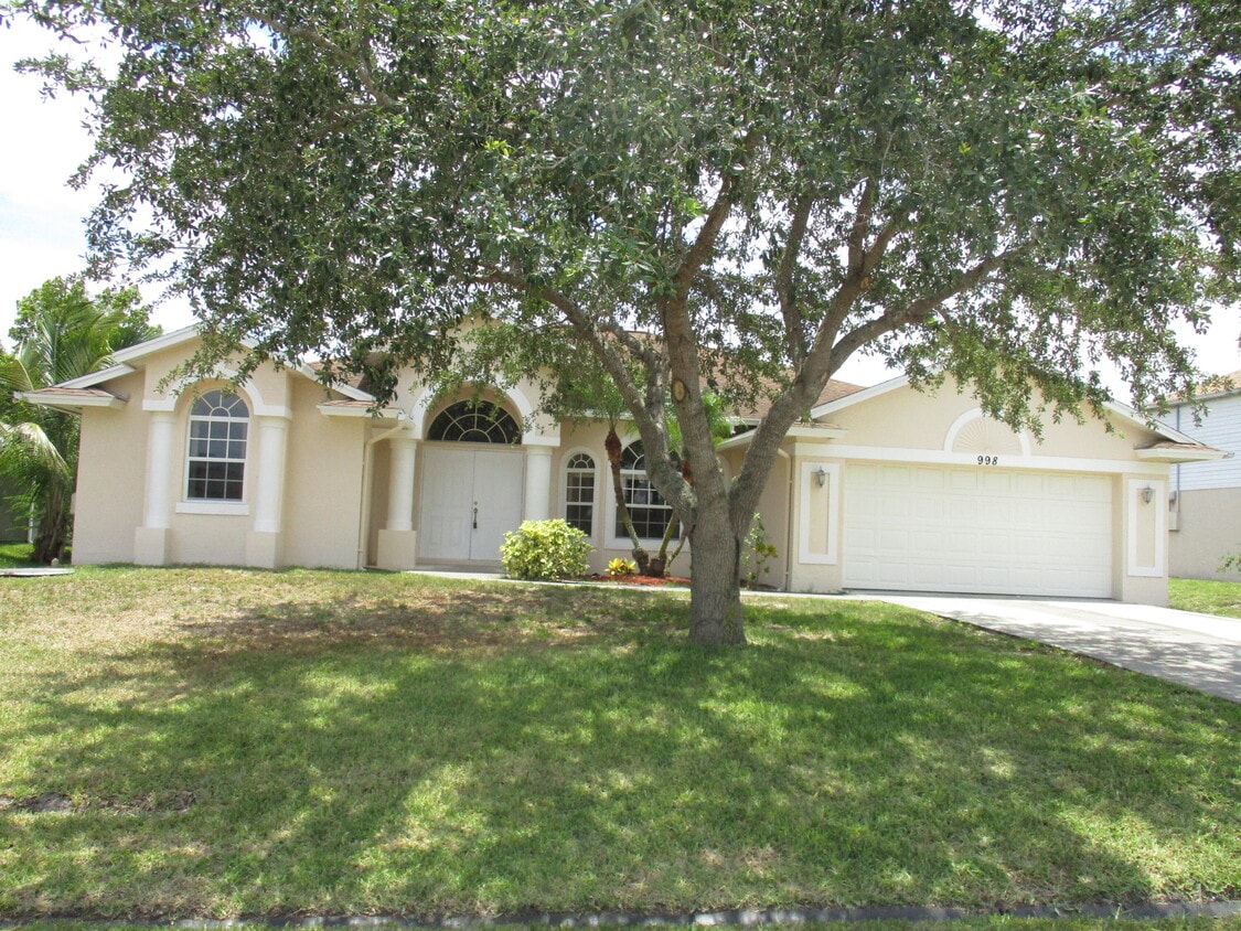 998 SW Liberty Ave, Port Saint Lucie, FL 34953 House Rental in Port