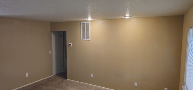 Building Photo - For Rent: 2BR/1BA Townhome in Auburn, CA