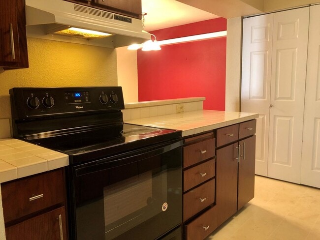 Foto del edificio - Updated 2 Bedroom Condo in Prime Redmond L...