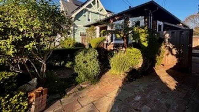 Building Photo - Classic Santa Cruz Beach Bungalow Near Harbor & Seabright Beach