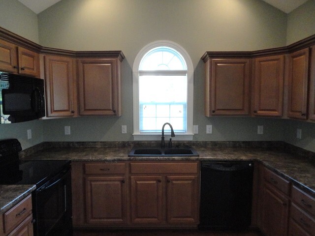 Foto del edificio - 2211 Matthew Oaks Ct