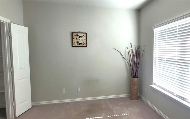 Foto del edificio - 7520 Rothbury Dr