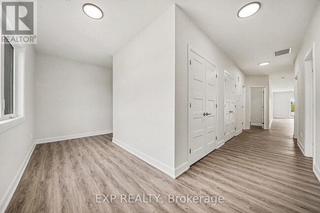 Building Photo - 480 Falcon Ln