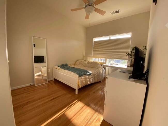 Foto del edificio - 4577 Derring Ln