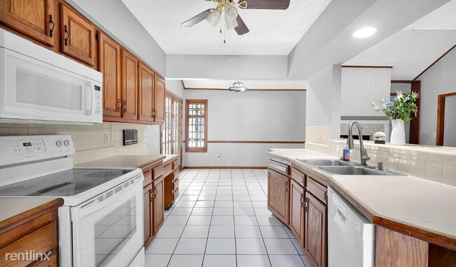 Foto del edificio - 4 br, 2 bath House - 12102 Dividing Oaks T...