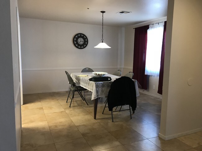 Foto del edificio - 3219 Lark Cir