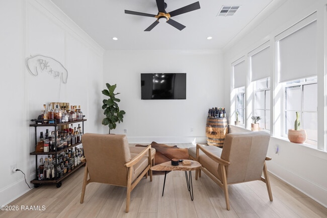 Building Photo - 1013 Camellia Blvd