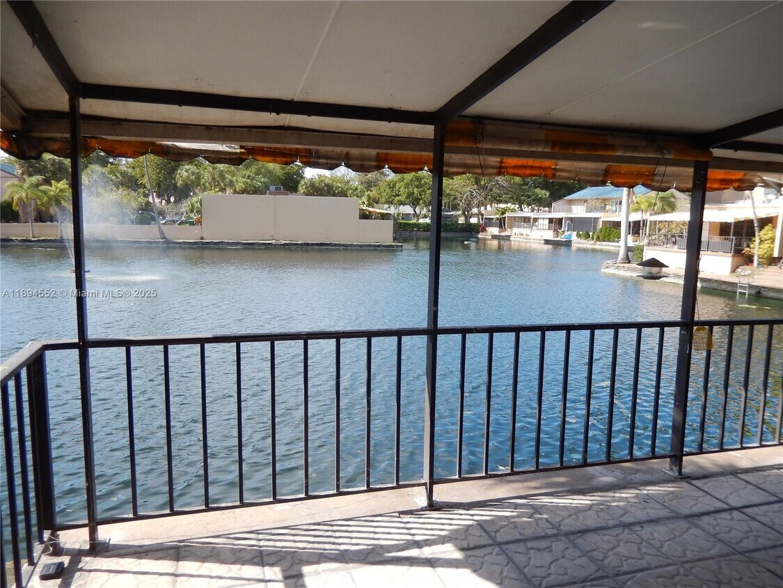 Foto principal - 16000 Kilmarnock Dr