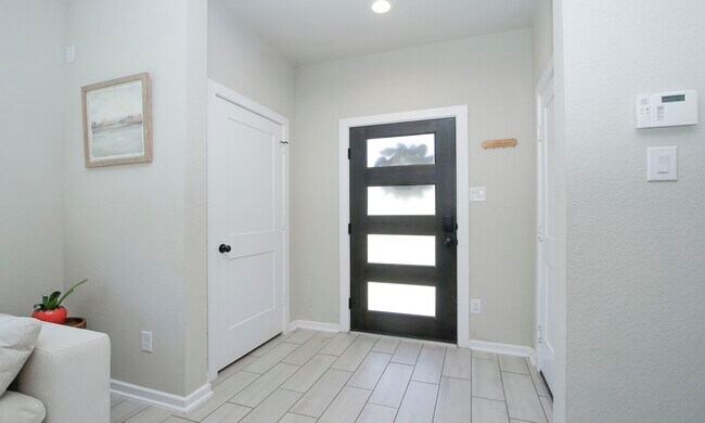 Foto del edificio - 320 Rise Ln