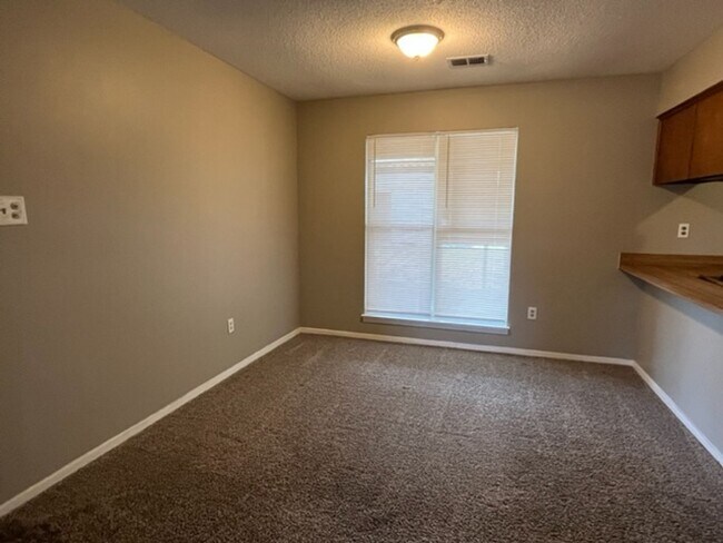 Building Photo - Renovated 3 Bedroom 2 Bath Home for Rent!!