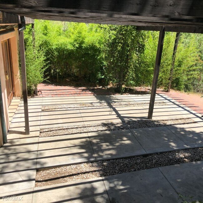Building Photo - 1720 Topanga Skyline Dr