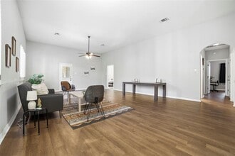 Building Photo - 409 E Austin Ave