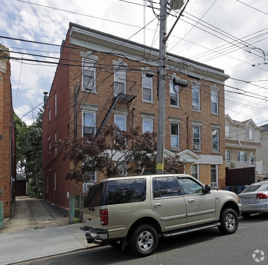 Building Photo - 244 Maryland Ave