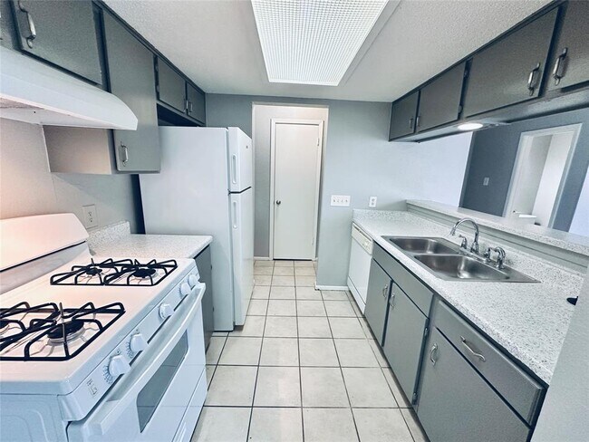 Foto del edificio - 5305 Woodland Oaks Ct