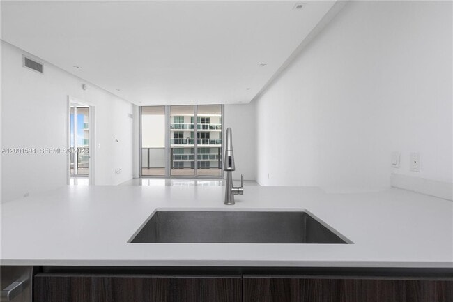Foto del edificio - 488 NE 18th St