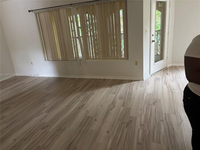 Foto del edificio - 2200 NW 33rd St
