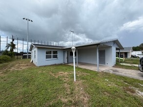 Building Photo - 8126 43rd Ave W