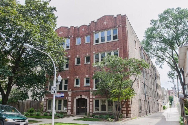 Building Photo - 3919 N Janssen Ave