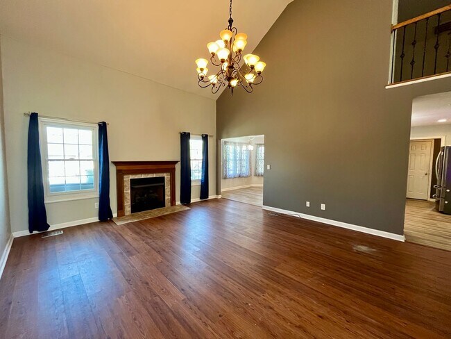 Foto del edificio - Large Spacious Home Close to Post with Pool and Solar!!!