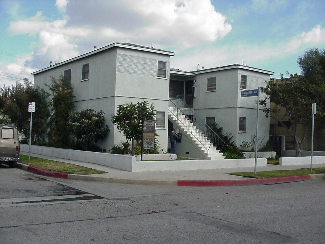 2302 Carmelina Avenue - 2302 S Carmelina Ave