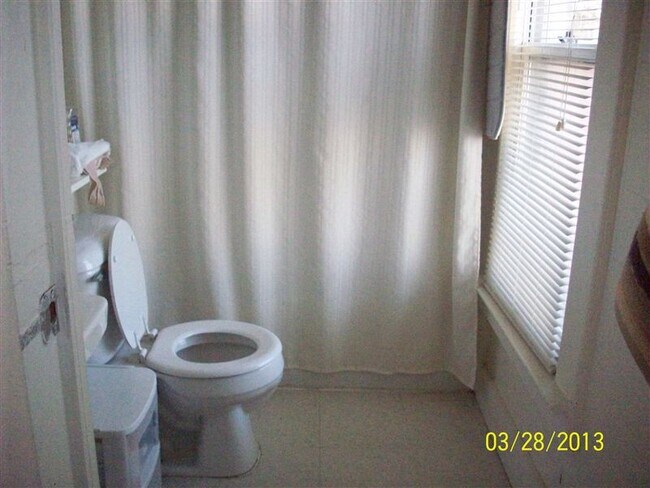 Foto del edificio - 1 br, 1 bath Duplex - 1443 Jewett St Apt #2