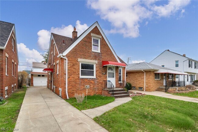 Building Photo - 3202 Parklane Dr