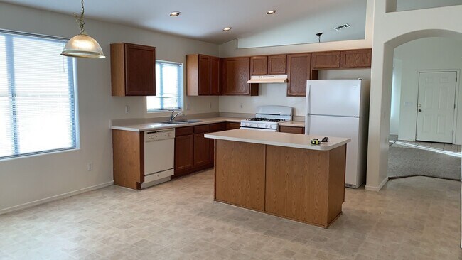 Building Photo - 4 Bedroom 2 Bath - 1870 Sq. Ft. Home - Ajo...