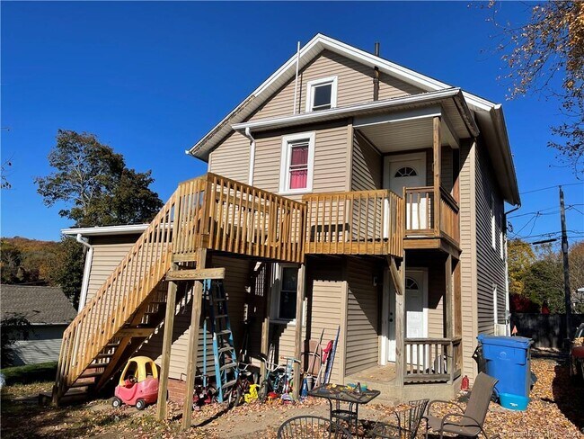 Building Photo - 24 Roberts St