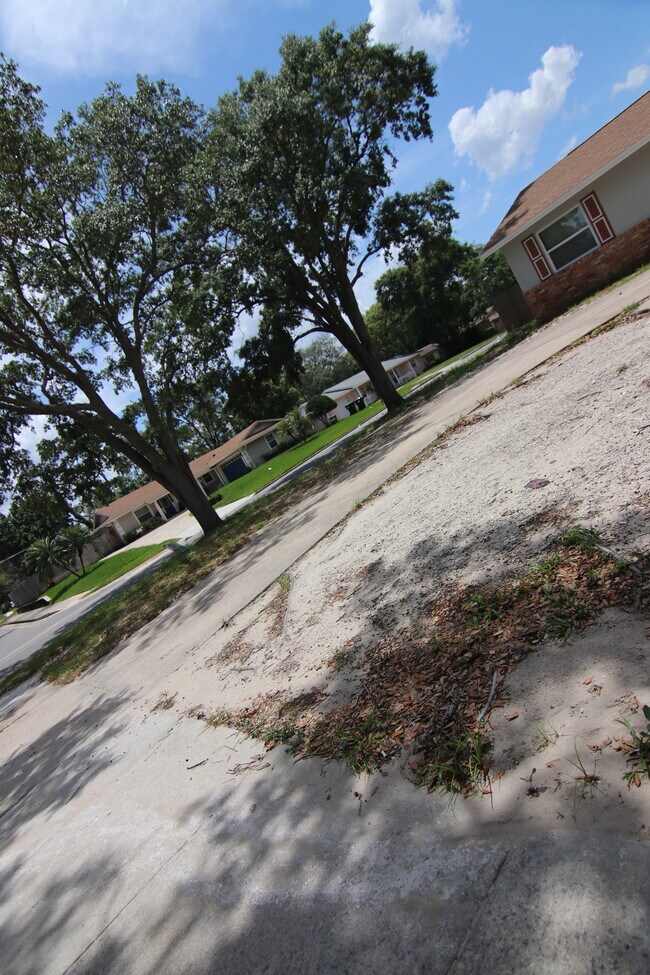 Building Photo - 2224 Dunsford Dr