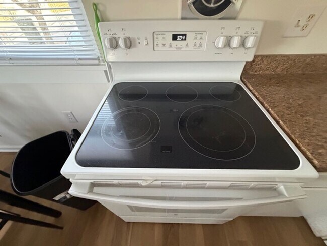 Foto del edificio - 500 Devon St