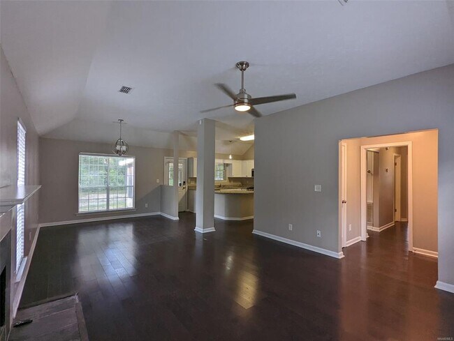 Foto del edificio - 6513 Sweet Gum Dr
