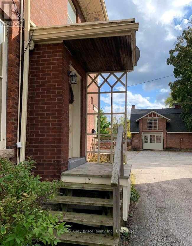 Building Photo - 235 10th St W