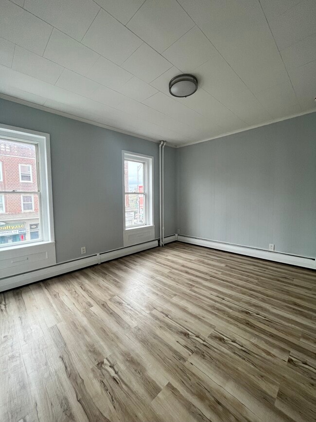 Foto del edificio - 542 W Side Ave