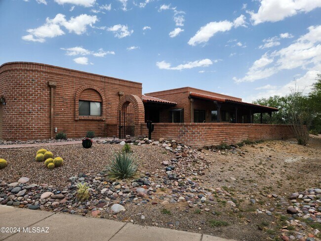 Building Photo - 1072 W Camino Urbano