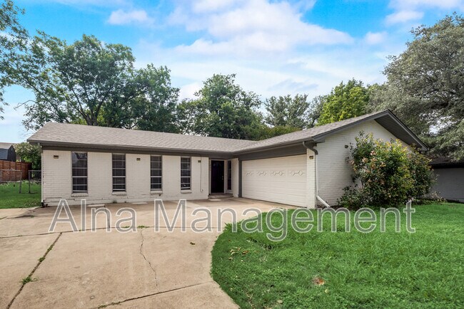 Building Photo - 225 Lochness Ln
