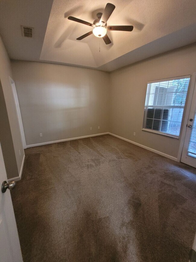 Foto del edificio - Newly renovated Three Bedroom Townhouse