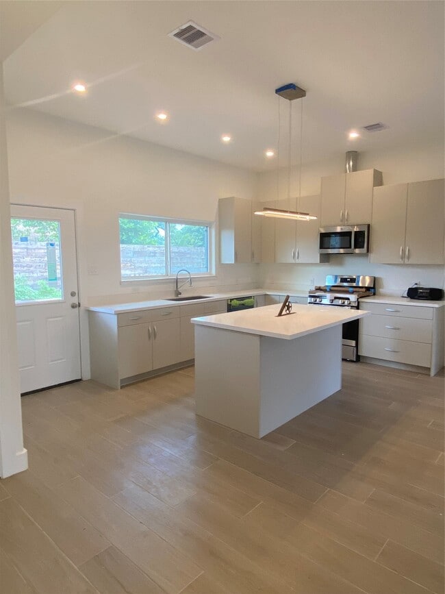 Building Photo - 8502 Alcott Dr