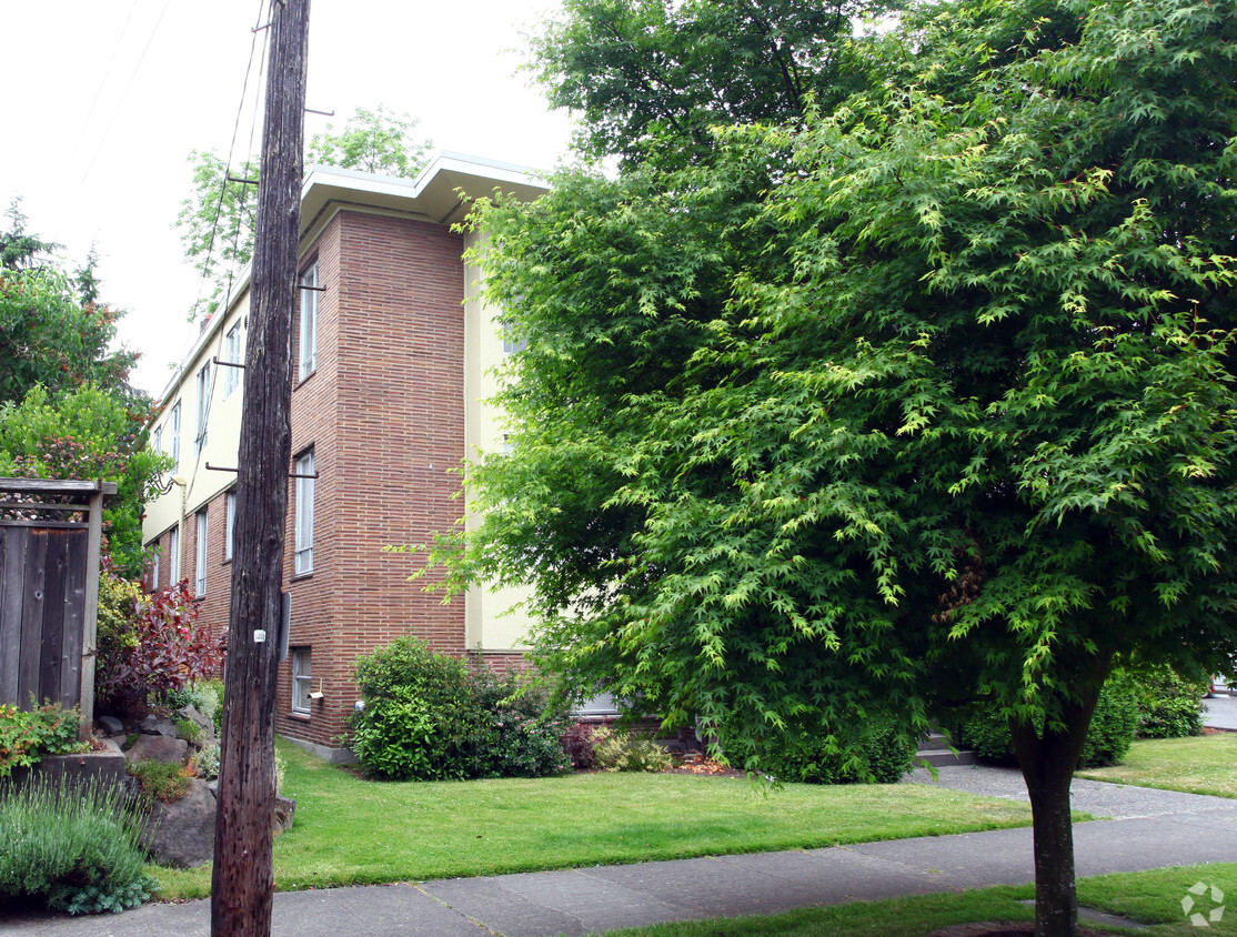 Building Photo - Francis Apartments