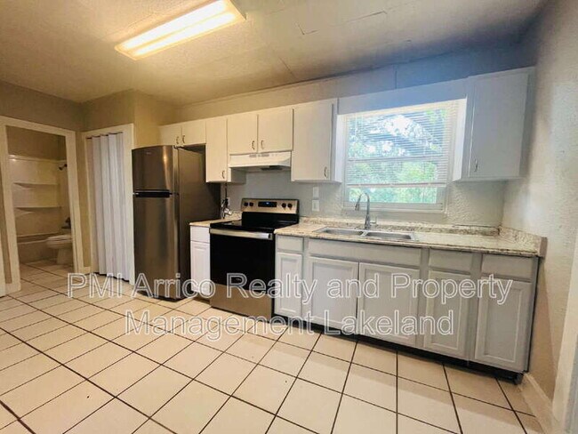 Foto del edificio - 305 E Tomlin St