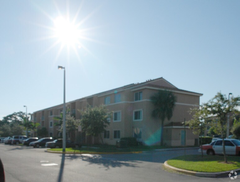 Chaves Lakes Rentals Hallandale Beach, FL