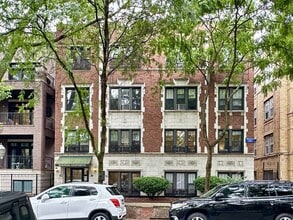 Building Photo - 823 W Wolfram St