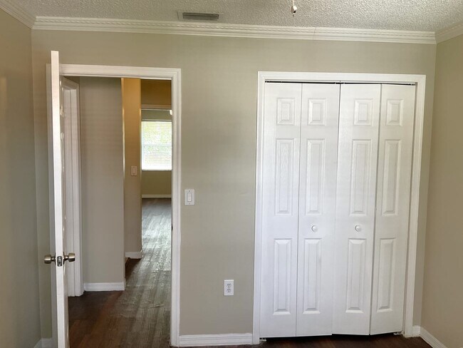 Building Photo - 7712 Highlands Cir