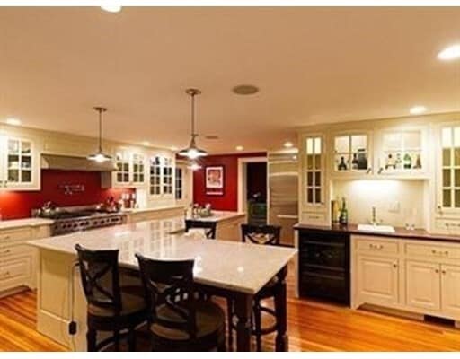 Building Photo - 14 Chestnut St