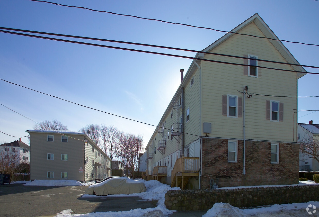 Building Photo - 6 Carver St