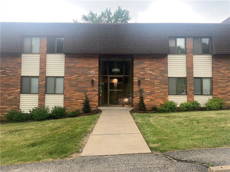 Foto principal - 102 Garden Gate Dr
