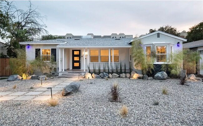 Building Photo - 11482 La Maida St