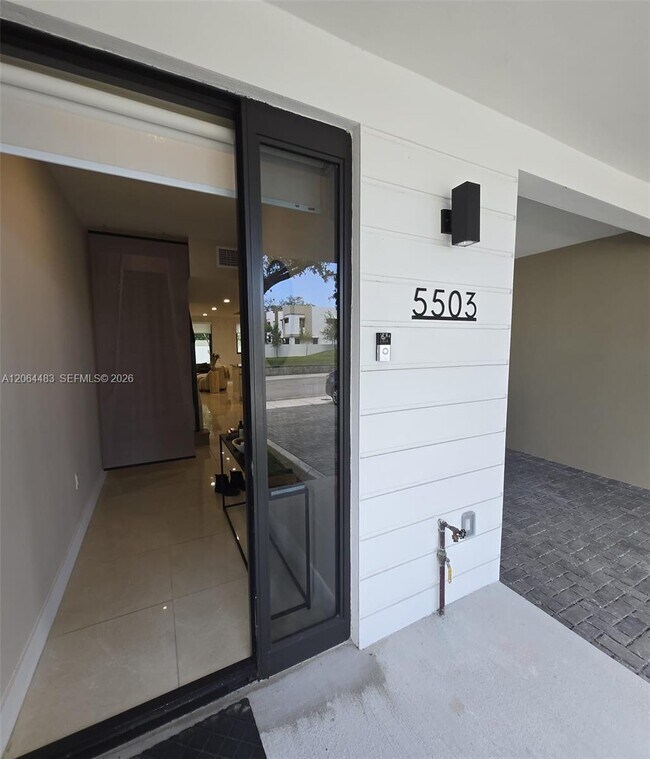 Foto del edificio - 5503 W Oak Wy