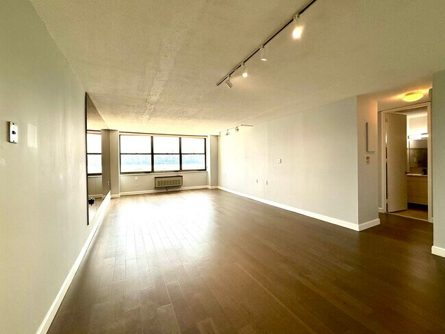 Foto del edificio - 7004 JFK Blvd E