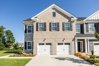 Building Photo - 8170 Carriage Homes Dr
